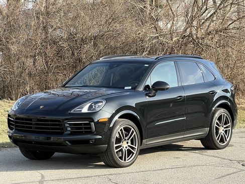Certified 2023 Porsche Cayenne Platinum Edition image 1