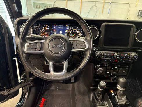 Used 2022 Jeep Wrangler Unlimited Sahara w/ Cold Weather Group AWD/4WD image 5