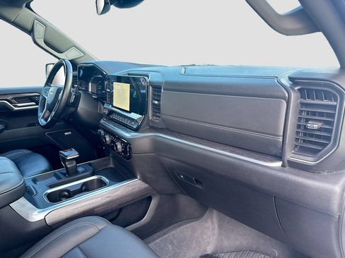 Used 2024 Chevrolet Silverado 1500 LTZ AWD/4WD image 31
