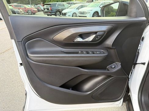 Used 2023 GMC Terrain SLE w/ Driver Convenience Package FWD image 10