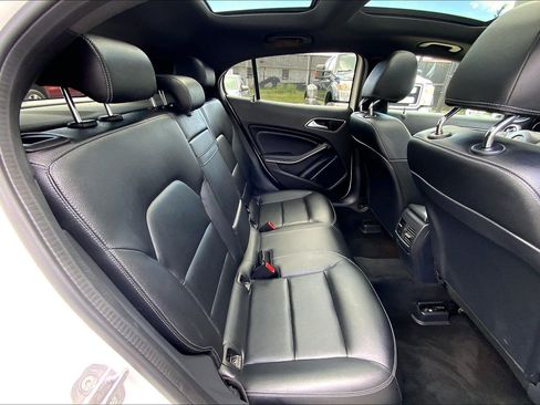 Used 2020 Mercedes-Benz GLA 250 4MATIC image 32