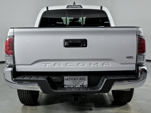Used 2021 Toyota Tacoma TRD Off-Road AWD/4WD image 11