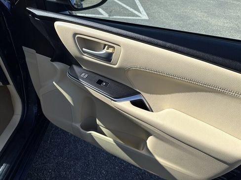 Used 2015 Toyota Camry XLE image 18