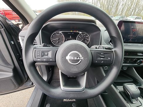 Used 2023 Nissan Rogue S image 17