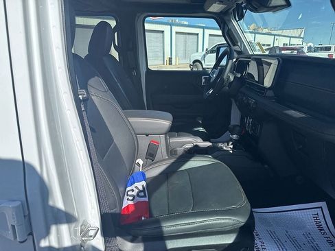 Used 2024 Jeep Wrangler Sahara image 15