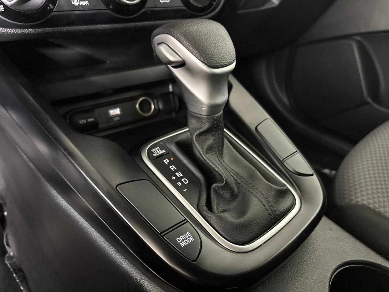 Used 2025 Kia Soul LX w/ LX Technology Package FWD image 19