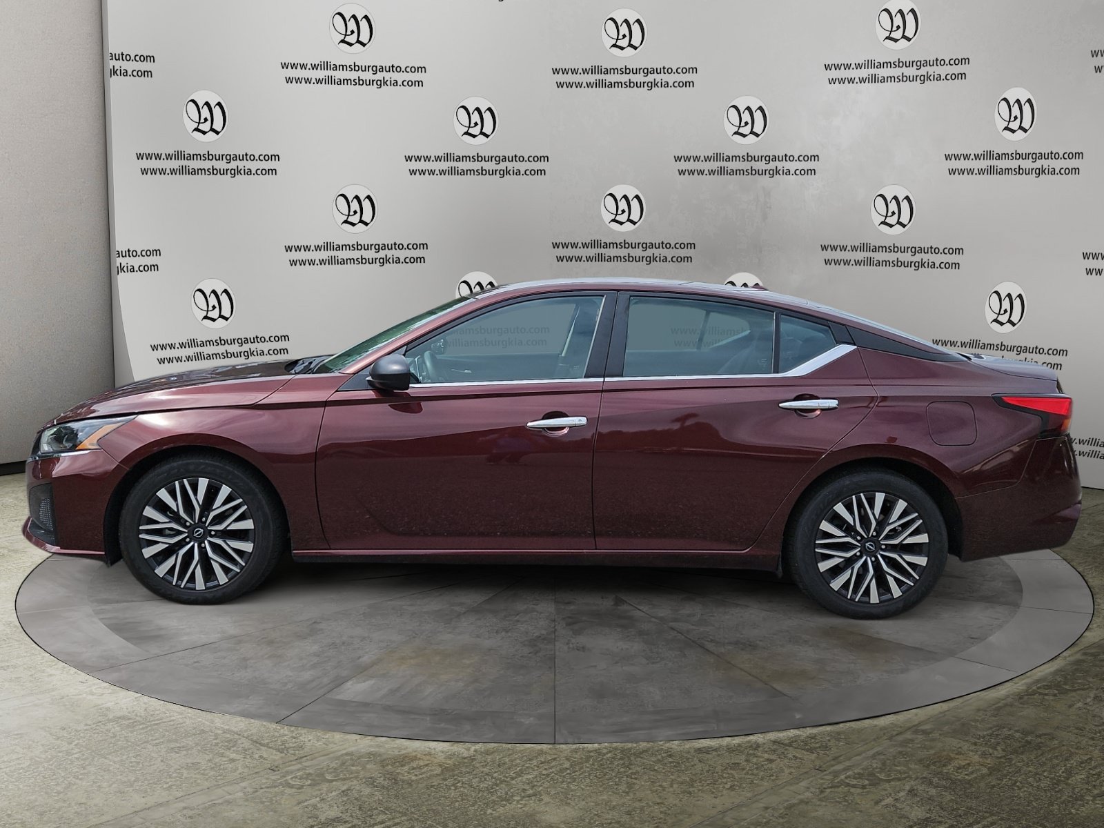 Used 2025 Nissan Altima 2.5 SV FWD image 2