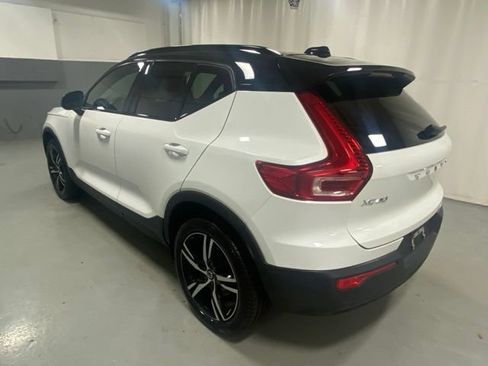Used 2021 Volvo XC40 T5 R-Design w/ Advanced Package AWD/4WD image 2