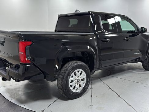 Certified 2025 Toyota Tacoma SR5 image 5