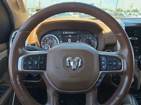 Used 2019 RAM 1500 Laramie AWD/4WD image 18