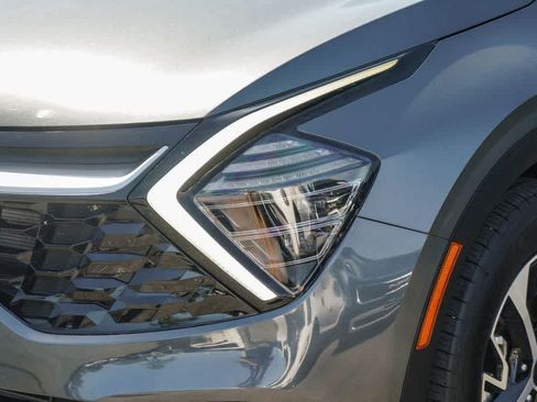 Certified 2025 Kia Sportage EX FWD image 8