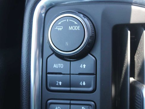 Used 2021 Chevrolet Silverado 1500 LT Trail Boss w/ Convenience Package II AWD/4WD image 16