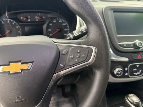 Used 2018 Chevrolet Equinox LT FWD image 13