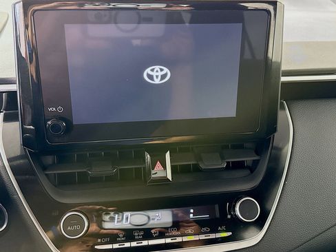 Used 2023 Toyota Corolla LE w/ LE Convenience Package image 18