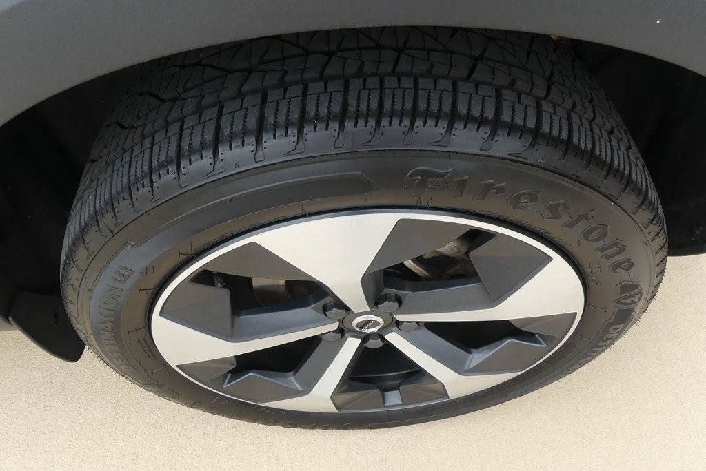 Used 2024 Volvo XC40 B5 Plus AWD/4WD image 42