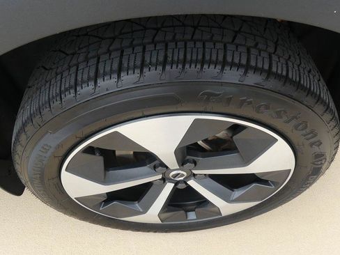 Used 2024 Volvo XC40 B5 Plus AWD/4WD image 42