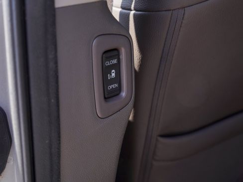 Used 2016 Honda Odyssey Touring Elite image 29