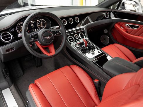 Used 2024 Bentley Continental GT image 4