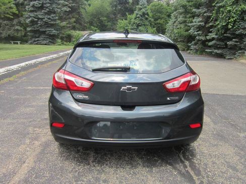 Used 2018 Chevrolet Cruze Premier FWD image 18
