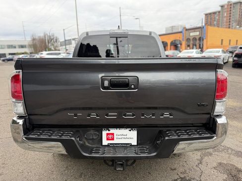 Certified 2022 Toyota Tacoma TRD Off-Road image 9