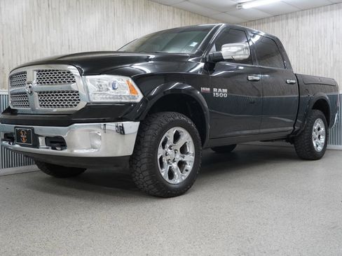 Used 2015 RAM 1500 Laramie w/ Convenience Group AWD/4WD image 4