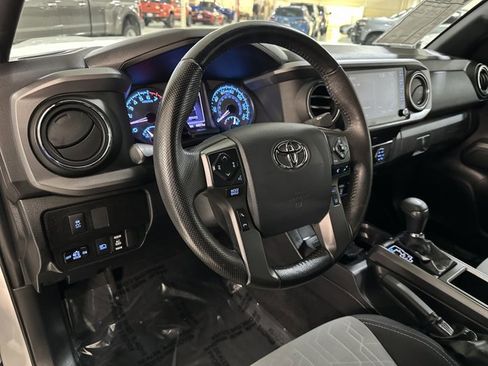 Used 2020 Toyota Tacoma TRD Off-Road image 14