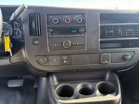 Used 2019 Chevrolet Express 2500 w/ Driver Convenience Package RWD image 18