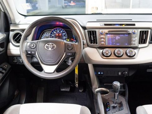 Used 2013 Toyota RAV4 LE image 9