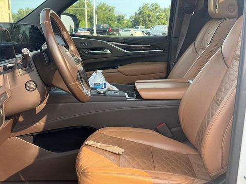 Used 2021 Cadillac Escalade ESV Premium Luxury AWD/4WD image 4