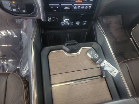 Used 2025 RAM 2500 Limited AWD/4WD image 20