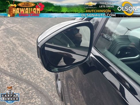 Used 2025 Chrysler Pacifica Limited image 9