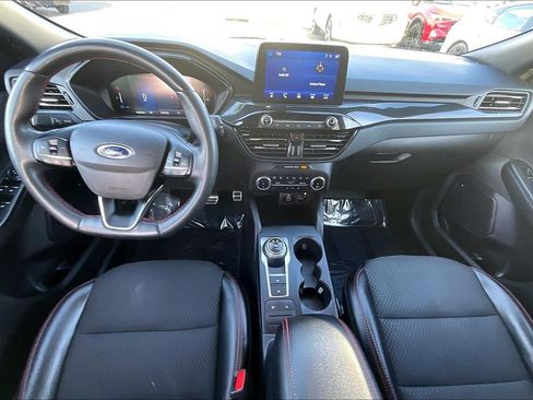 Used 2024 Ford Escape ST-Line w/ Cold Weather Package FWD image 9