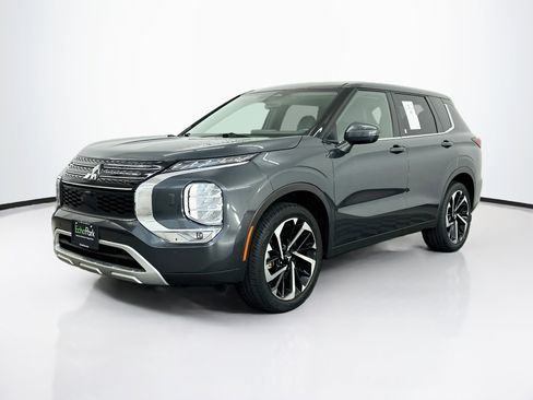 Used 2024 Mitsubishi Outlander SE AWD/4WD image 3