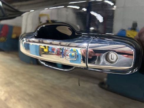 Used 2019 Chevrolet Silverado 1500 High Country w/ High Country Premium Package image 15