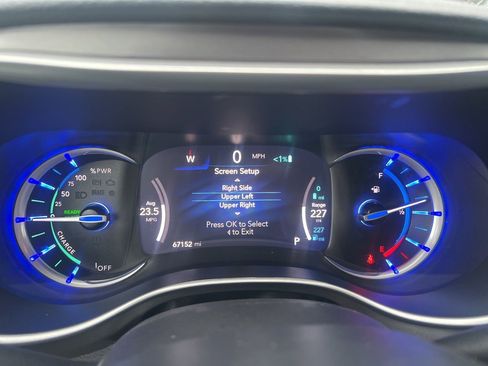 Used 2023 Chrysler Pacifica Touring-L FWD image 24
