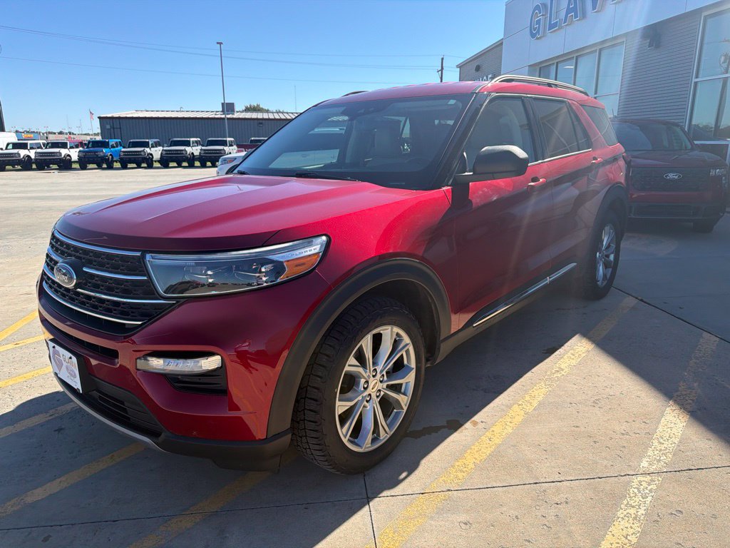 Used 2020 Ford Explorer XLT w/ Equipment Group 202A AWD/4WD image 3