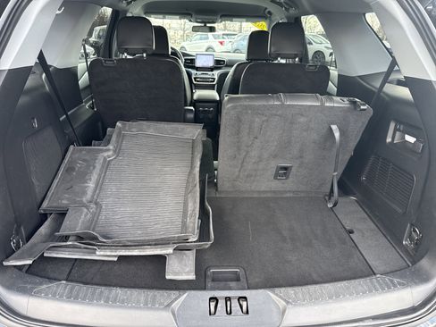 Used 2023 Ford Explorer XLT w/ Equipment Group 202A image 7