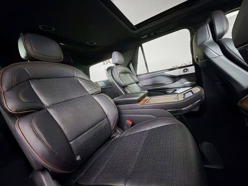 New 2026 Lincoln Navigator Black Label AWD/4WD image 32