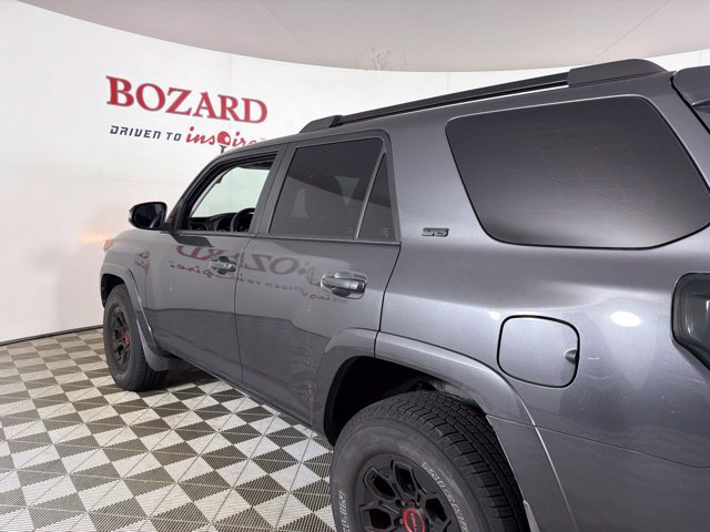 Used 2020 Toyota 4Runner SR5 Premium w/ Moonroof Package RWD image 8