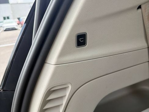 Used 2022 Chrysler Pacifica Touring-L FWD image 12