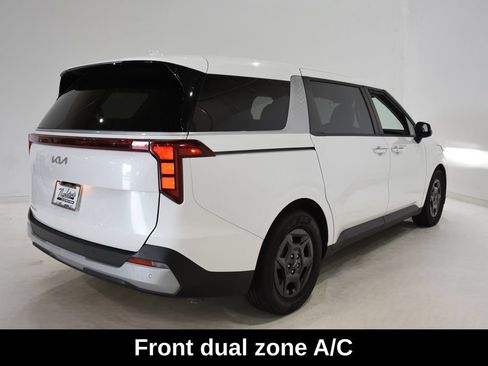 Used 2025 Kia Carnival FWD image 4