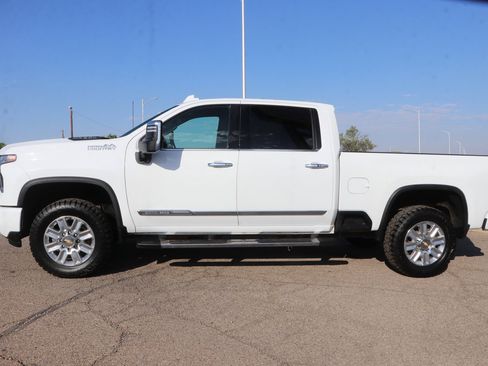 Used 2024 Chevrolet Silverado 2500 High Country w/ Technology Package AWD/4WD image 4