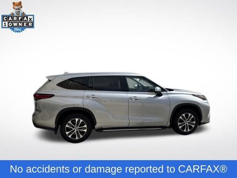 Used 2022 Toyota Highlander XLE FWD image 2