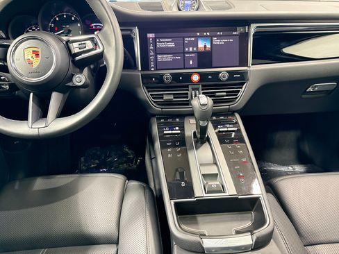 Certified 2026 Porsche Macan AWD/4WD image 19