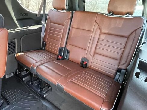 Used 2023 GMC Yukon XL Denali Ultimate AWD/4WD image 14