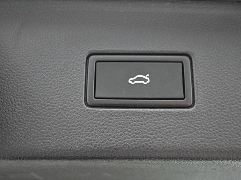 Used 2022 Volkswagen Atlas SEL R-Line AWD/4WD image 18