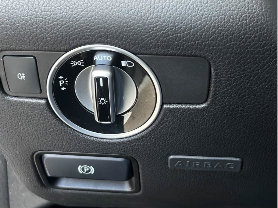 Used 2012 Mercedes-Benz SLK 350 image 18