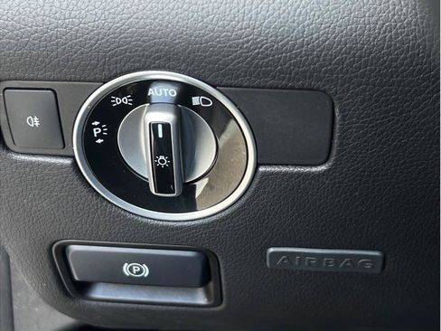 Used 2012 Mercedes-Benz SLK 350 image 18