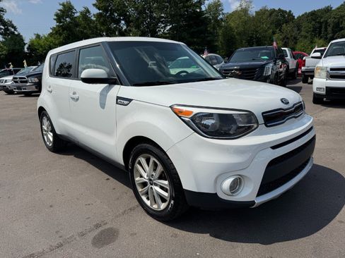 Used 2018 Kia Soul + FWD image 7