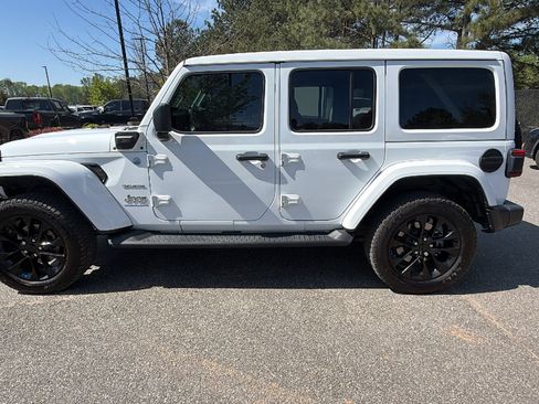 Used 2023 Jeep Wrangler Sahara w/ Cold Weather Group image 11